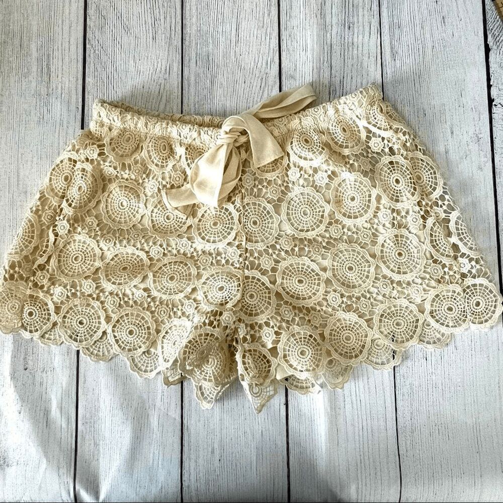 Francesca's Collection Lace Cream Shorts